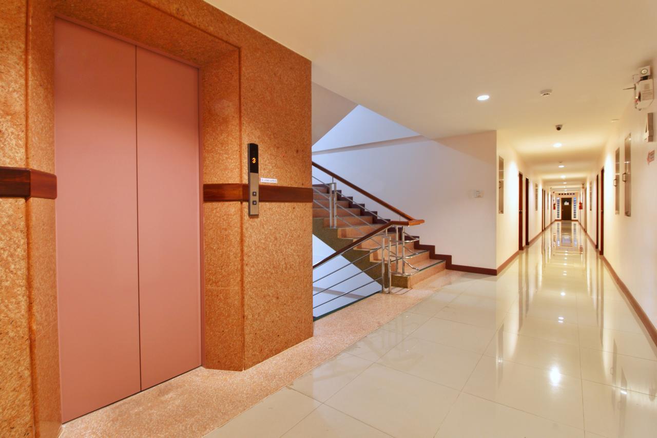 Jaroonsak Grand Trang Exterior foto